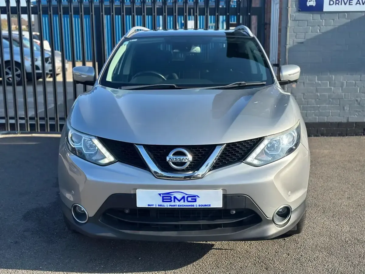 Used Nissan Qashqai N-TEC 110 HP (80 kW) 2015 Silver SUV