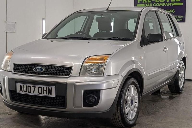 Used Ford Fusion Zetec 68 HP (50 kW) 2007 Silver Hatchback