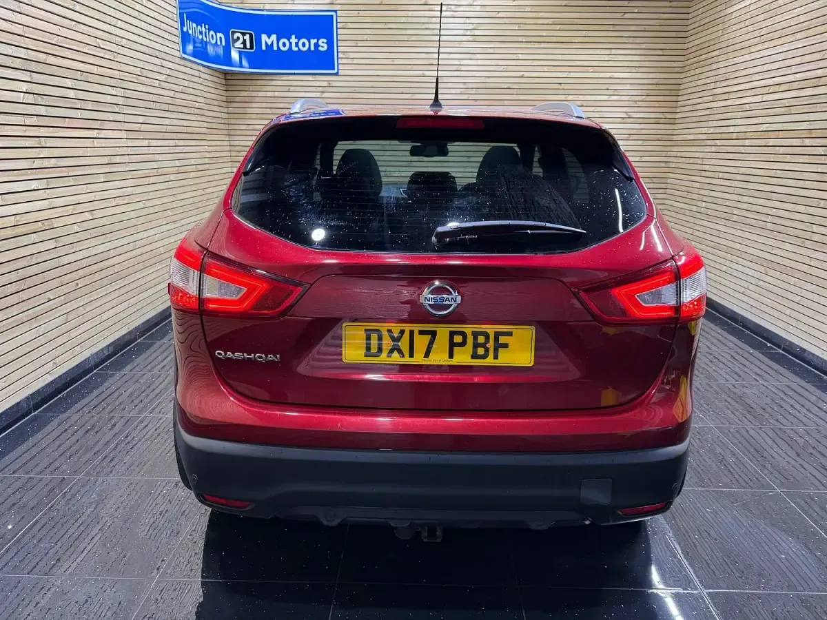 Used Nissan Qashqai N-Vision 110 HP (80 kW) 2017 Red SUV