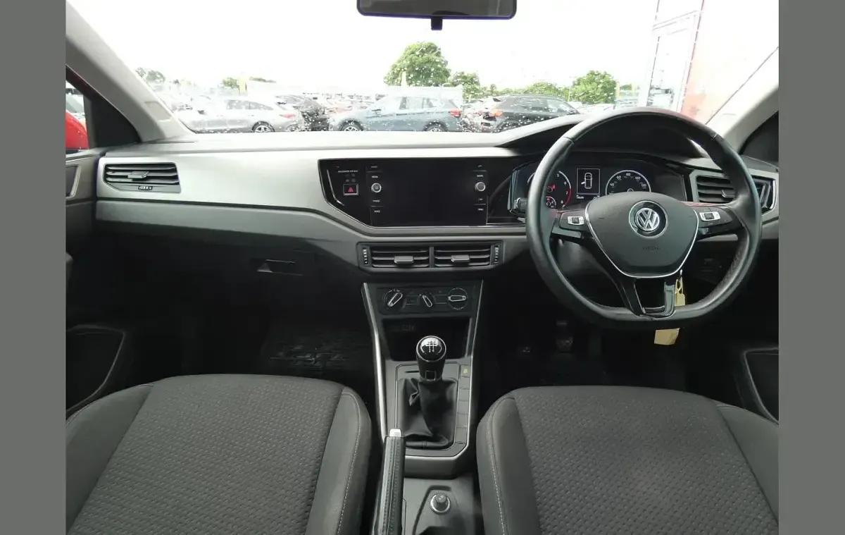 Used VW Polo SE 64 HP (47 kW) 2018 Red Hatchback