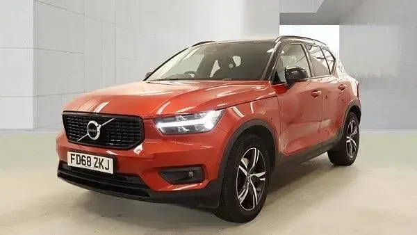 Used Volvo XC40 R-Design 2019 Red SUV