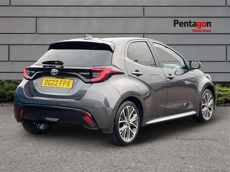 Used Toyota Yaris Hybrid 113 HP (83 kW) 2022 Grey Hatchback