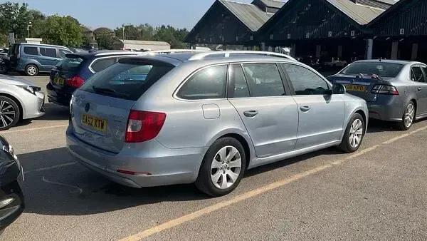 Used Skoda Superb GreenLine 105 HP (77 kW) 2012 Blue Estate