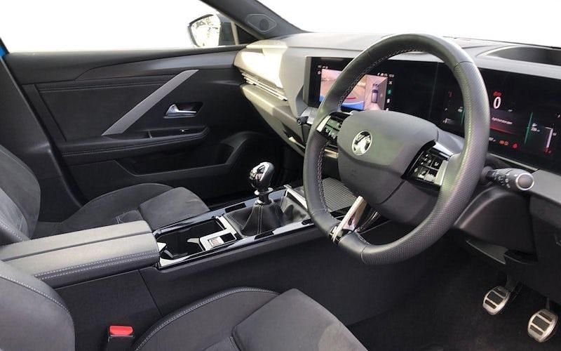 Used Vauxhall Astra Ultimate 131 HP (96 kW) 2024 Blue Hatchback