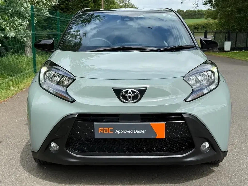 Used Toyota Aygo X 72 HP (52 kW) 2025 Green SUV