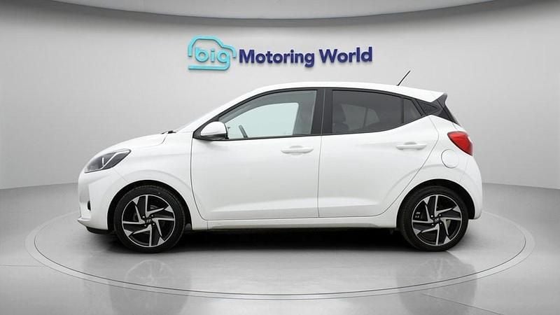 Used Hyundai i10 Premium 84 HP (61 kW) 2021 White Hatchback