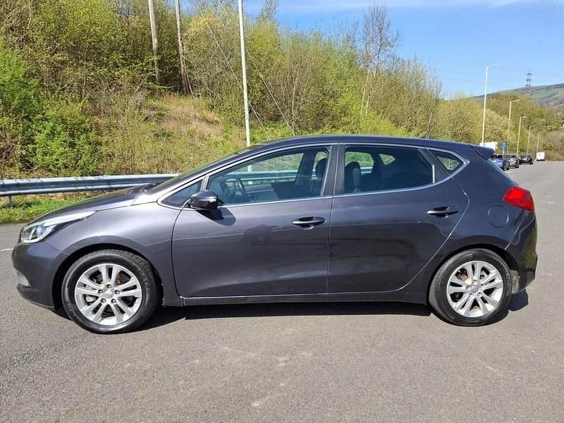 Używany Kia Ceed 126 KM (92 kW) 2015 Srebrny Hatchback