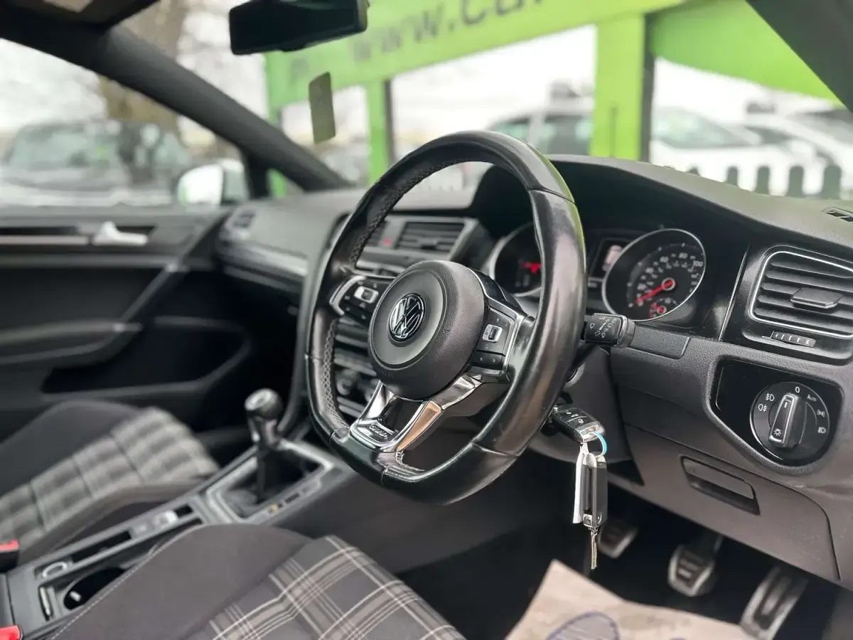 Used VW Golf VII GTD 2014 White Hatchback