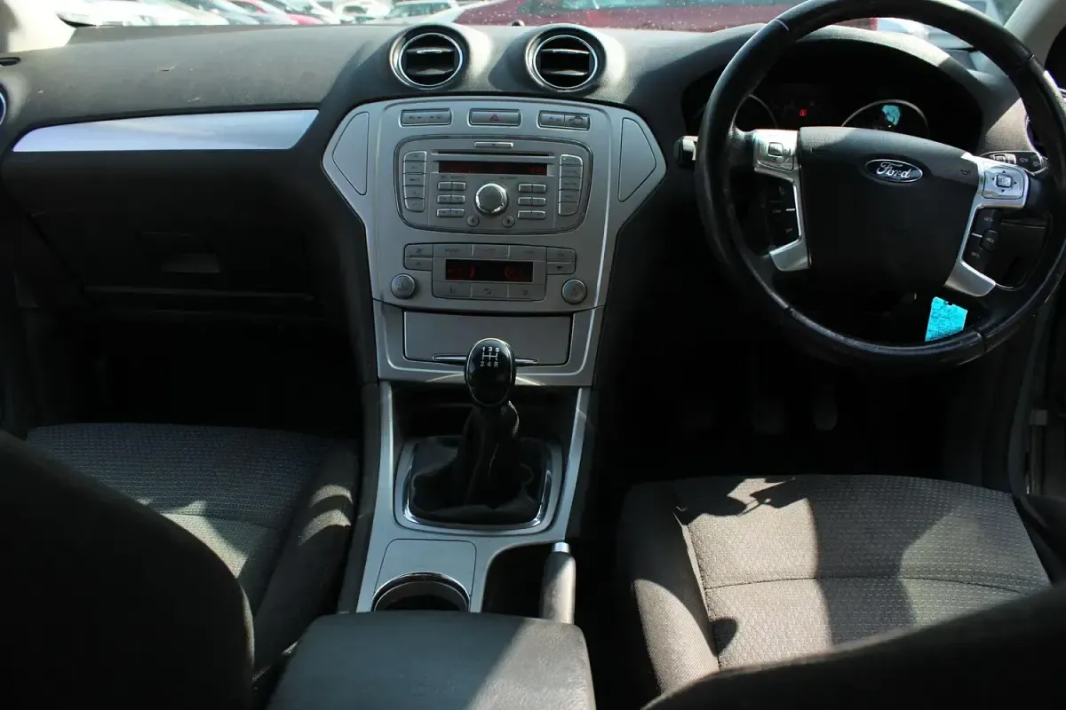 Used Ford Mondeo Zetec 145 HP (106 kW) 2007 Grey Hatchback