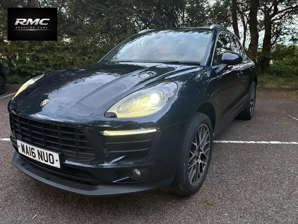 Used Porsche Macan 249 HP (183 kW) 2016 Blue SUV