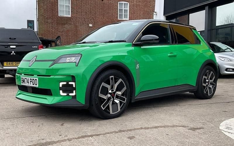 Used Renault 5 E-Tech Komfort 110 kW (150 HP) 2025 Hatchback