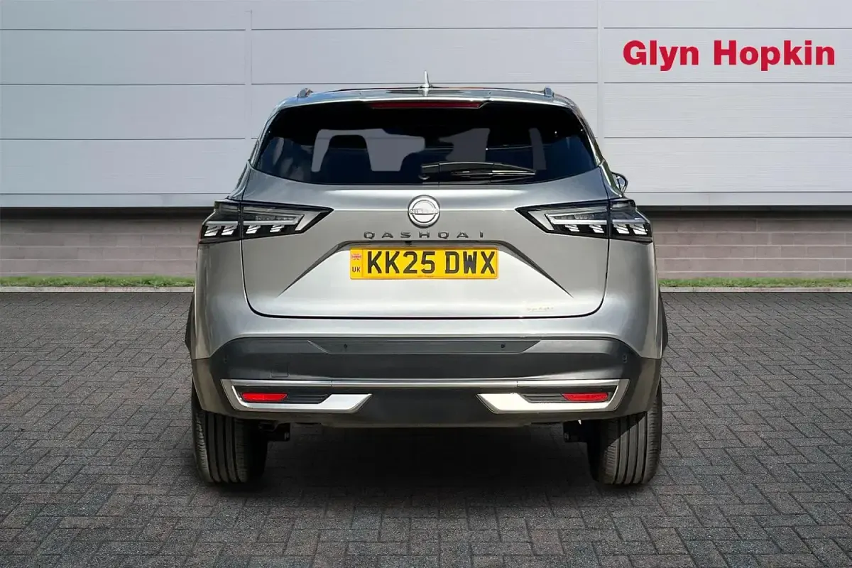 Used Nissan Qashqai Tekna 158 HP (116 kW) 2025 Silver SUV
