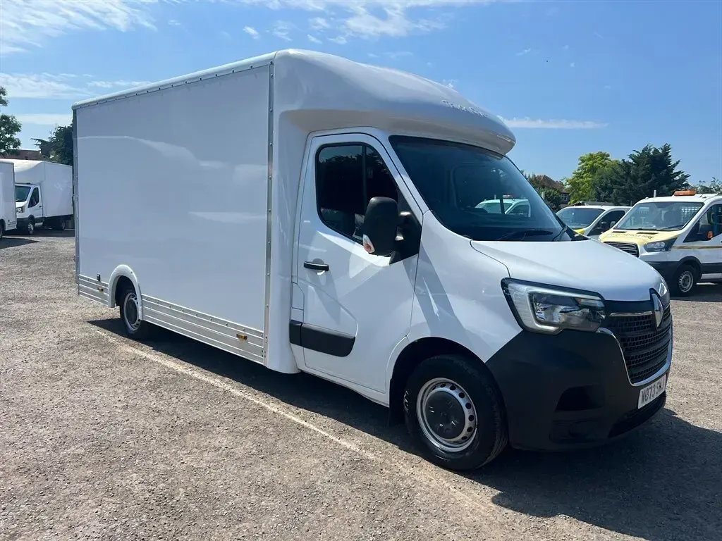 Used Renault Master Business 135 HP (99 kW) 2024 White MPV