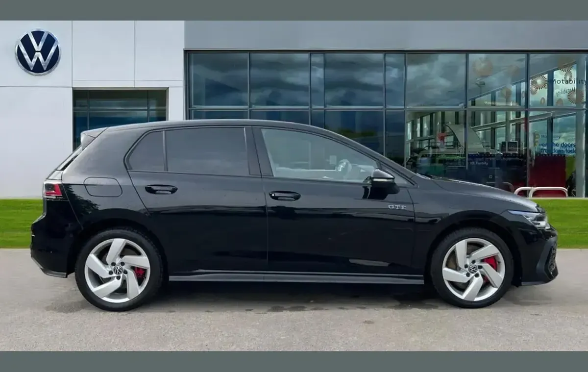Used VW Golf VIII GTE 267 HP (196 kW) 2025 Black Hatchback