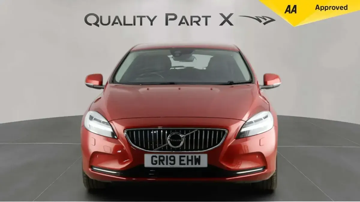 Used Volvo V40 Inscription 152 HP (111 kW) 2019 Red Hatchback