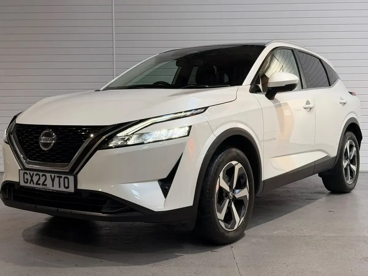 Used Nissan Qashqai N-Connecta 2022 White SUV