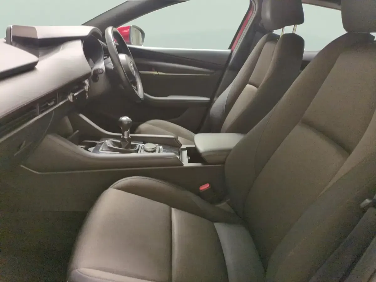 Begagnad Mazda 3 2023 Röd Halvkombi
