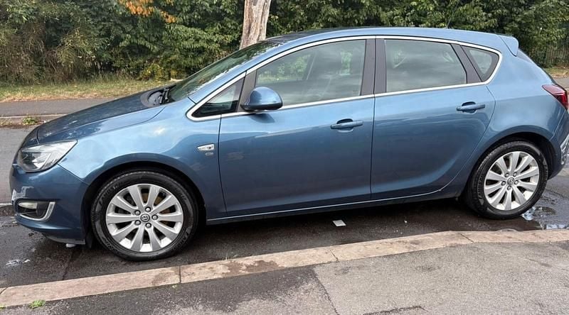 Used Vauxhall Astra Elite 165 HP (121 kW) 2014 Blue Hatchback