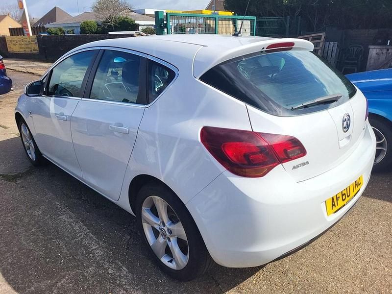 Used Vauxhall Astra SRi 2010 White Hatchback