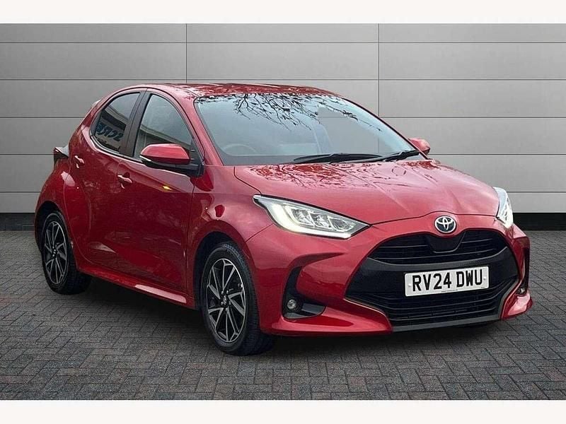 Scarlet flare / ruby Used 2024 Toyota Yaris Hybrid Design Hatchback | £19,999 (Fair price) - Image 1/3