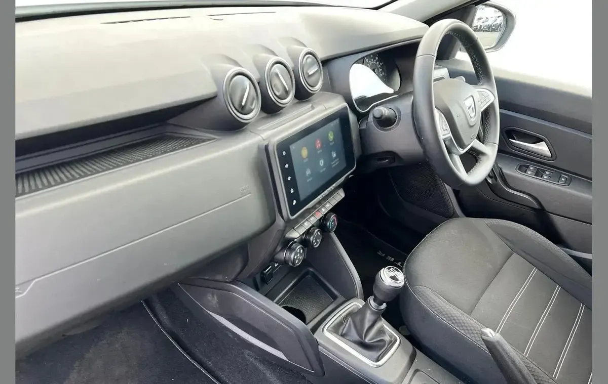 Used Dacia Duster Comfort 91 HP (66 kW) 2022 Glacier white SUV