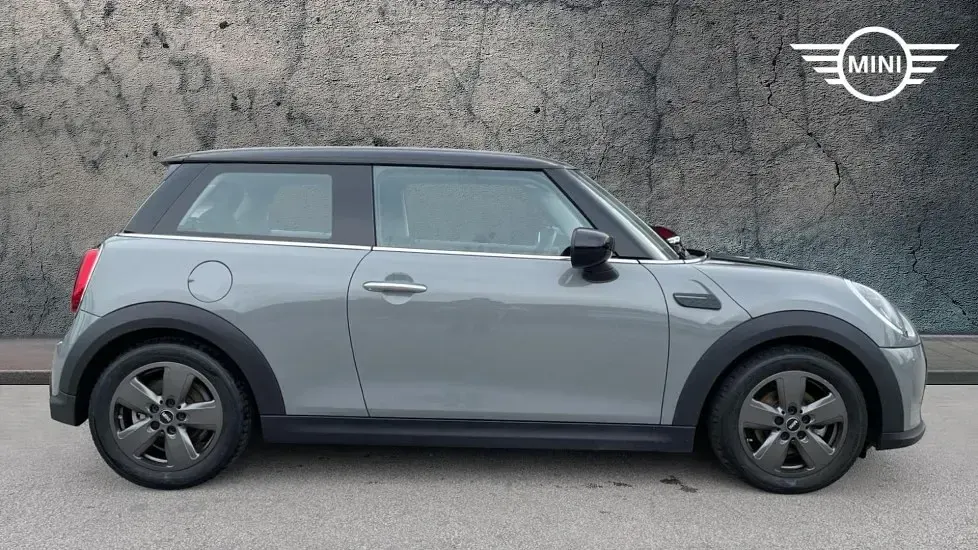 Używany Mini Cooper Classic 134 KM (98 kW) 2022 Szary Hatchback