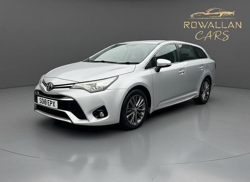 Used Toyota Avensis Business Edition 112 HP (82 kW) 2018 Silver Estate