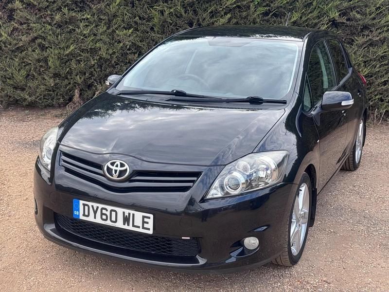 Black Used 2010 Toyota Auris SR Hatchback | £2,485 (Good price) - Image 1/4
