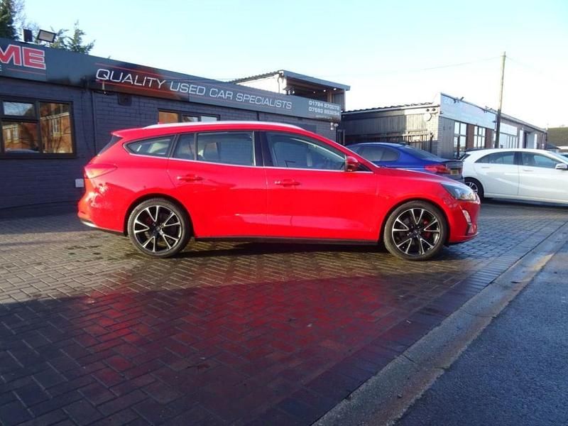 Used Ford Focus Zetec 120 HP (88 kW) 2019 Red Estate