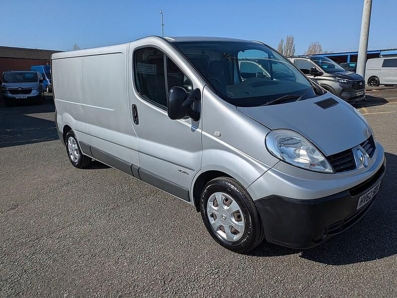 Begagnad Renault Trafic 115 HK (84 kW) 2012 Silver Minibuss