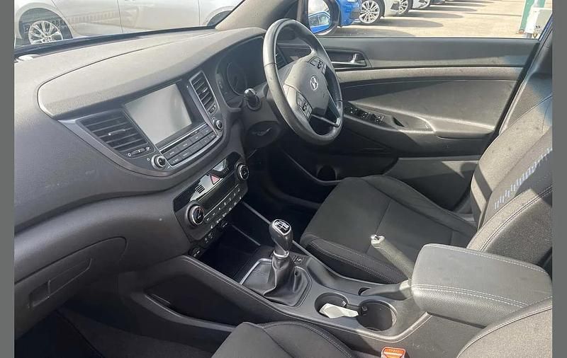 Usado Hyundai Tucson GO! 174 HP (127 kW) 2018 Azul SUV