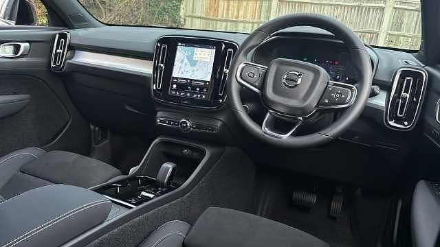 Nowe Volvo XC40 Plus 197 KM (144 kW) 2026 SUV