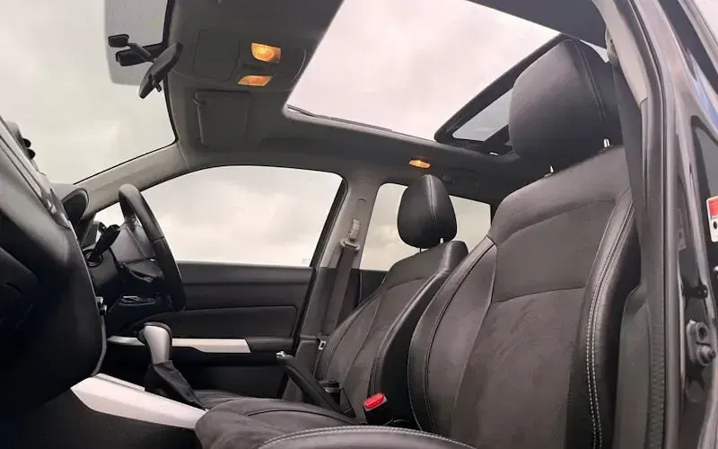 Käytetty Suzuki Vitara SZ5 120 HP (88 kW) 2017 Musta Katumaasturi