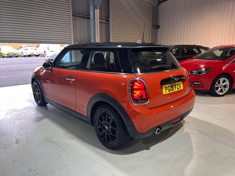 Usado Mini Cooper Hatch 2018 Naranja Utilitario