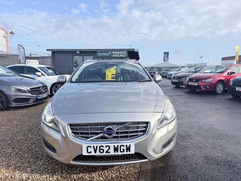 Used Volvo V60 SE Lux 115 HP (84 kW) 2012 Gold Estate