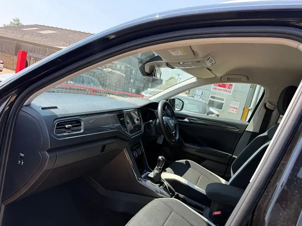 Used VW T-Roc SEL 115 HP (84 kW) 2018 Black SUV