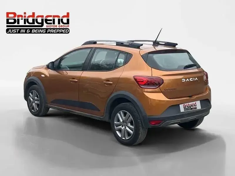 Używany Dacia Sandero Expression 2023 Pomarańczowy Hatchback