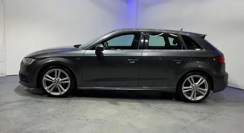 Begagnad Audi A3 S-Line 150 HK (110 kW) 2018 Grå Sedan