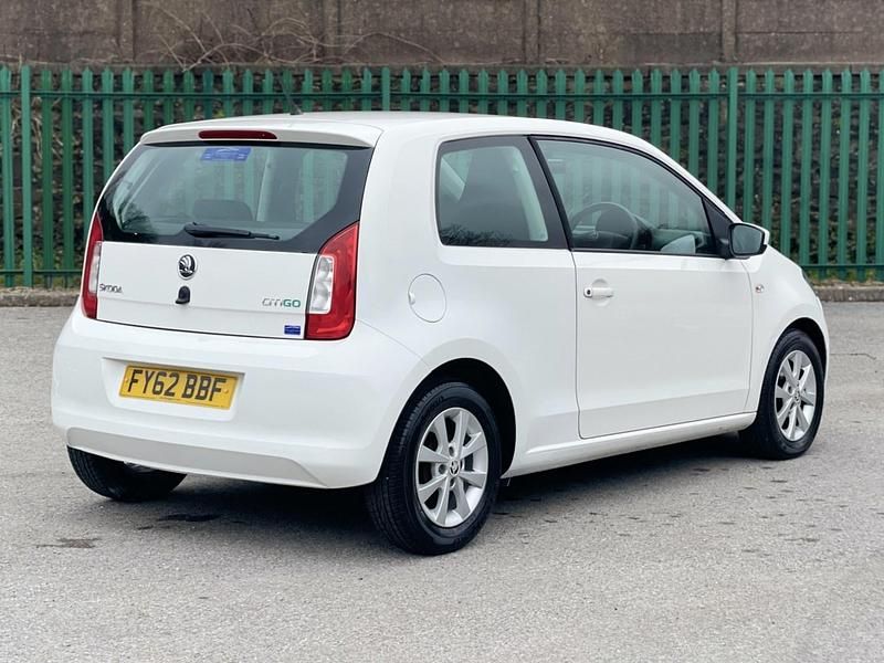 Used Skoda Citigo Elegance 75 HP (55 kW) 2012 White Hatchback