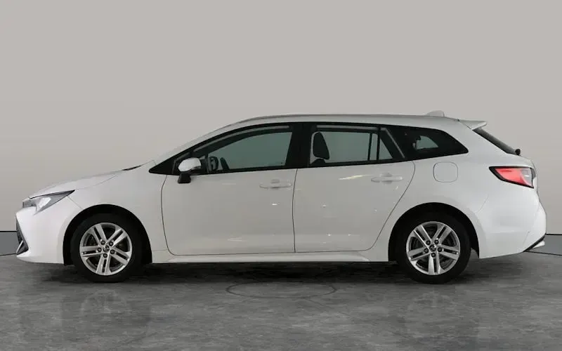 Used Toyota Corolla 140 HP (102 kW) 2022 White Estate