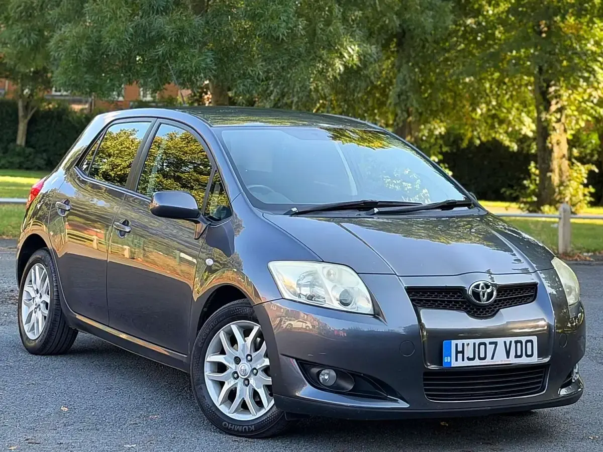 Used Toyota Auris 126 HP (92 kW) 2007 Grey Hatchback