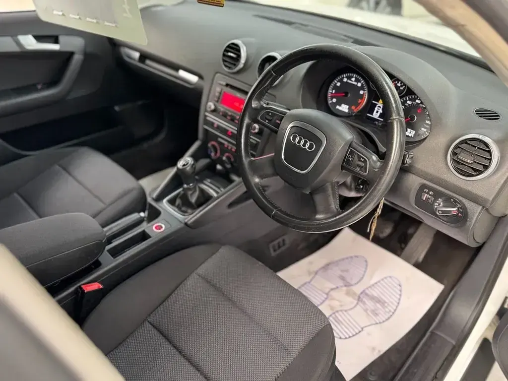 Used Audi A3 Sportback Comfort 102 HP (75 kW) 2010 White Hatchback