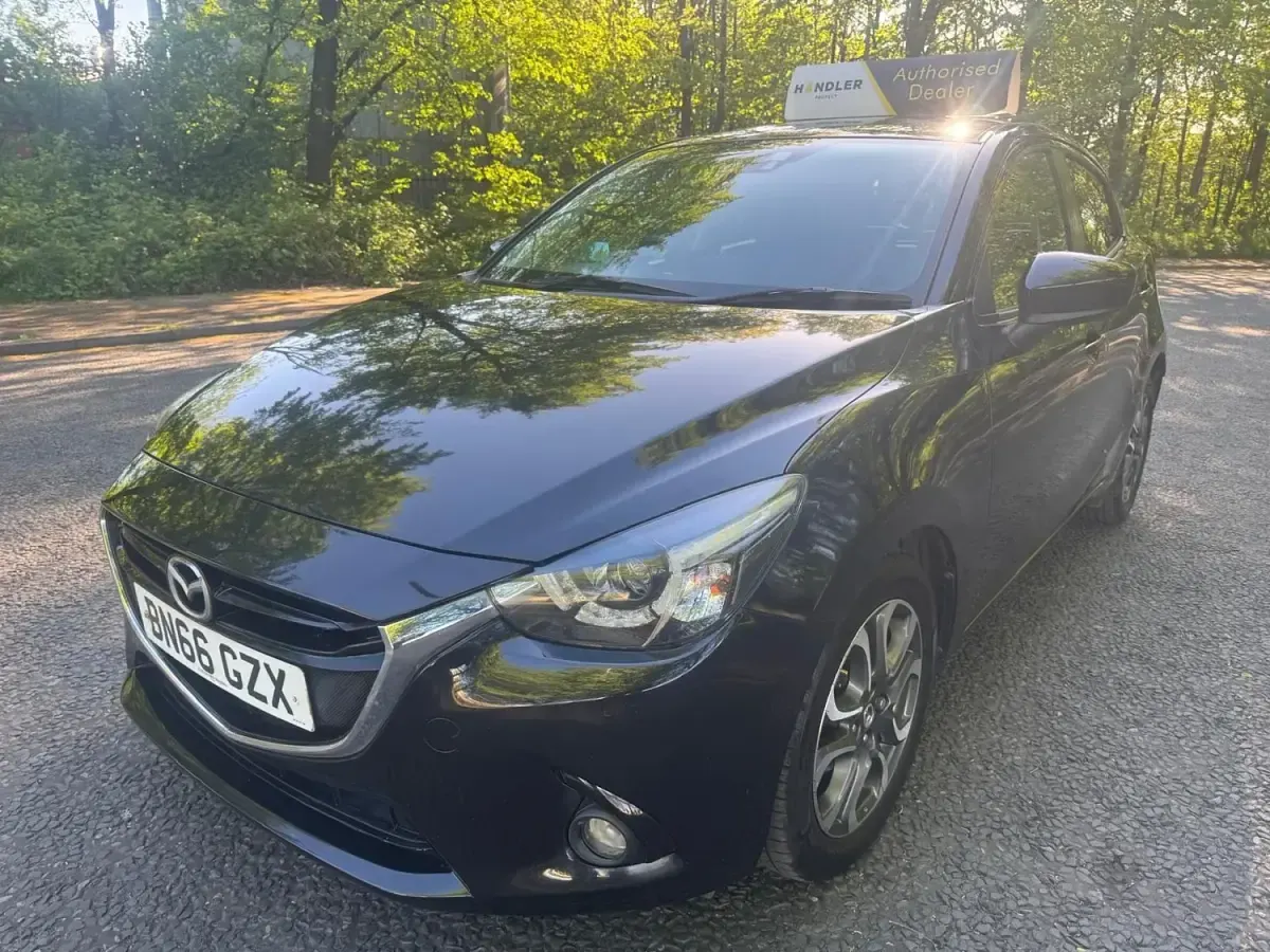 Begagnad Mazda 2 Inclusive 2016 Svart Halvkombi