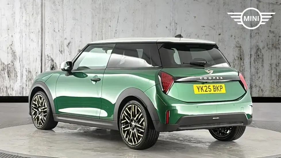 Used Mini Cooper Hatch 113 kW (154 HP) 2025 Green Hatchback