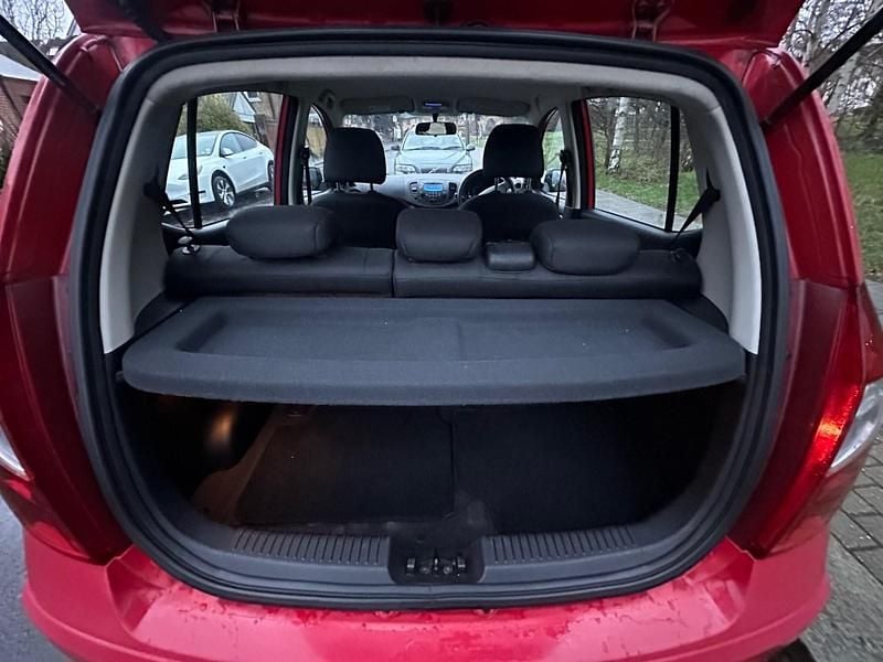 Used Hyundai i10 Classic 85 HP (62 kW) 2011 Red Hatchback