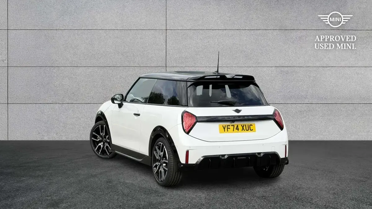 Used Mini Cooper Hatch 154 HP (113 kW) 2024 White Hatchback