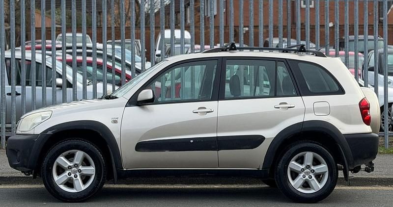 Usado Toyota RAV4 147 HP (108 kW) 2004 Bege SUV