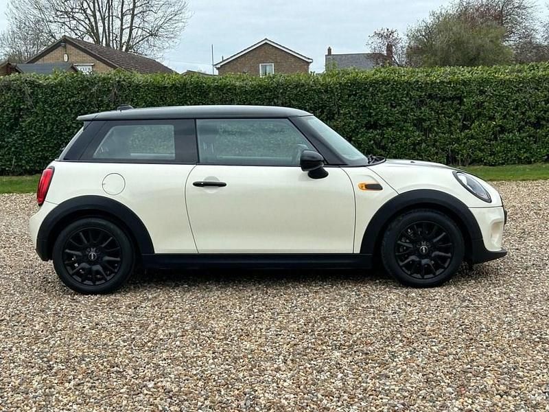 Usado Mini ONE Hatch 102 CV (75 kW) 2016 Blanco Utilitario