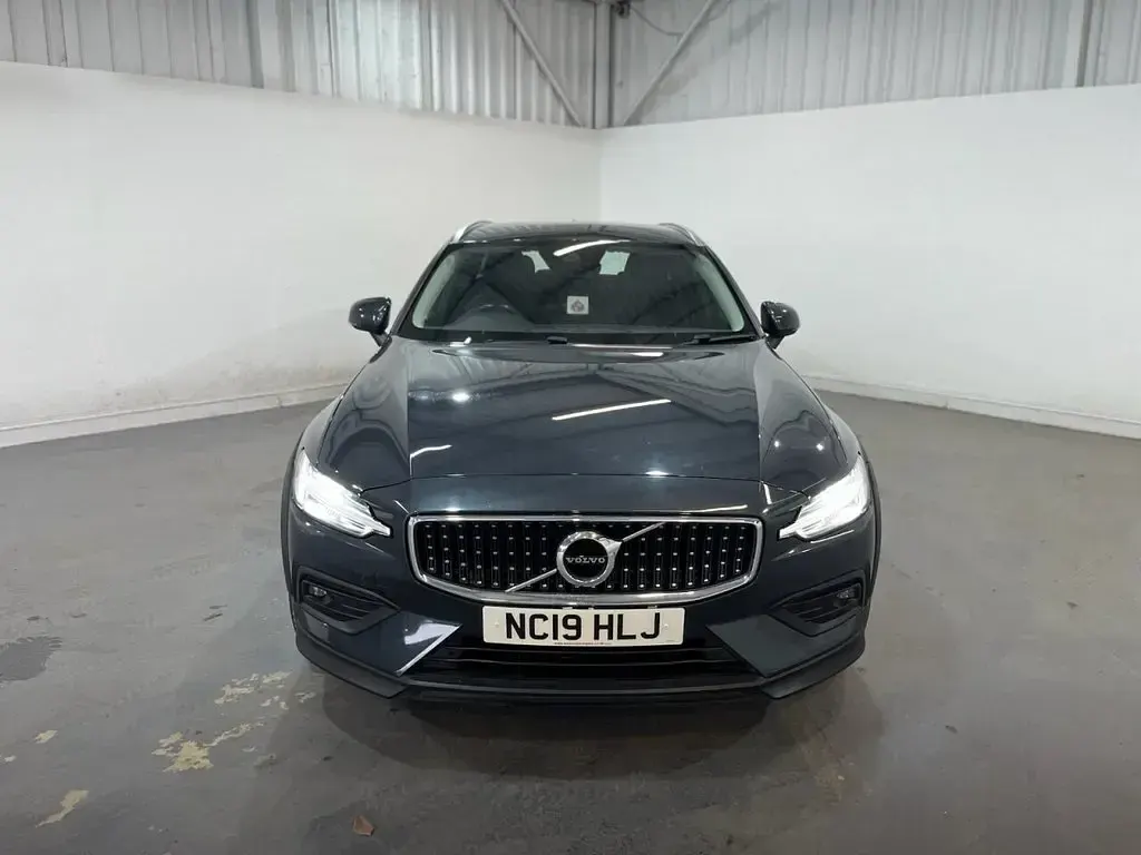 Used Volvo V60 CC Plus 190 HP (139 kW) 2019 Grey Estate