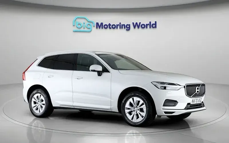 Used Volvo XC60 Momentum 250 HP (183 kW) 2020 White SUV